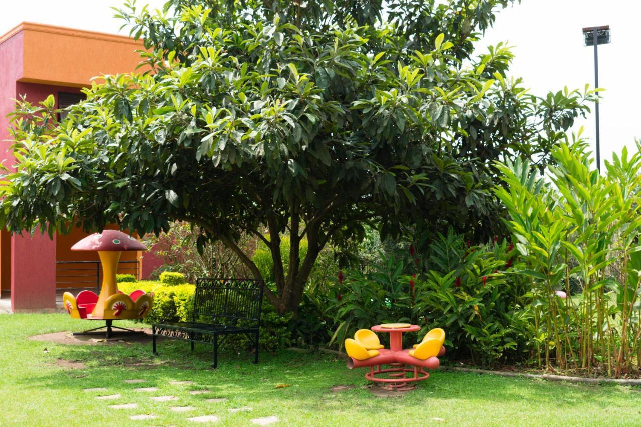 Fort Fun City Hotel Fort Portal ภายนอก รูปภาพ