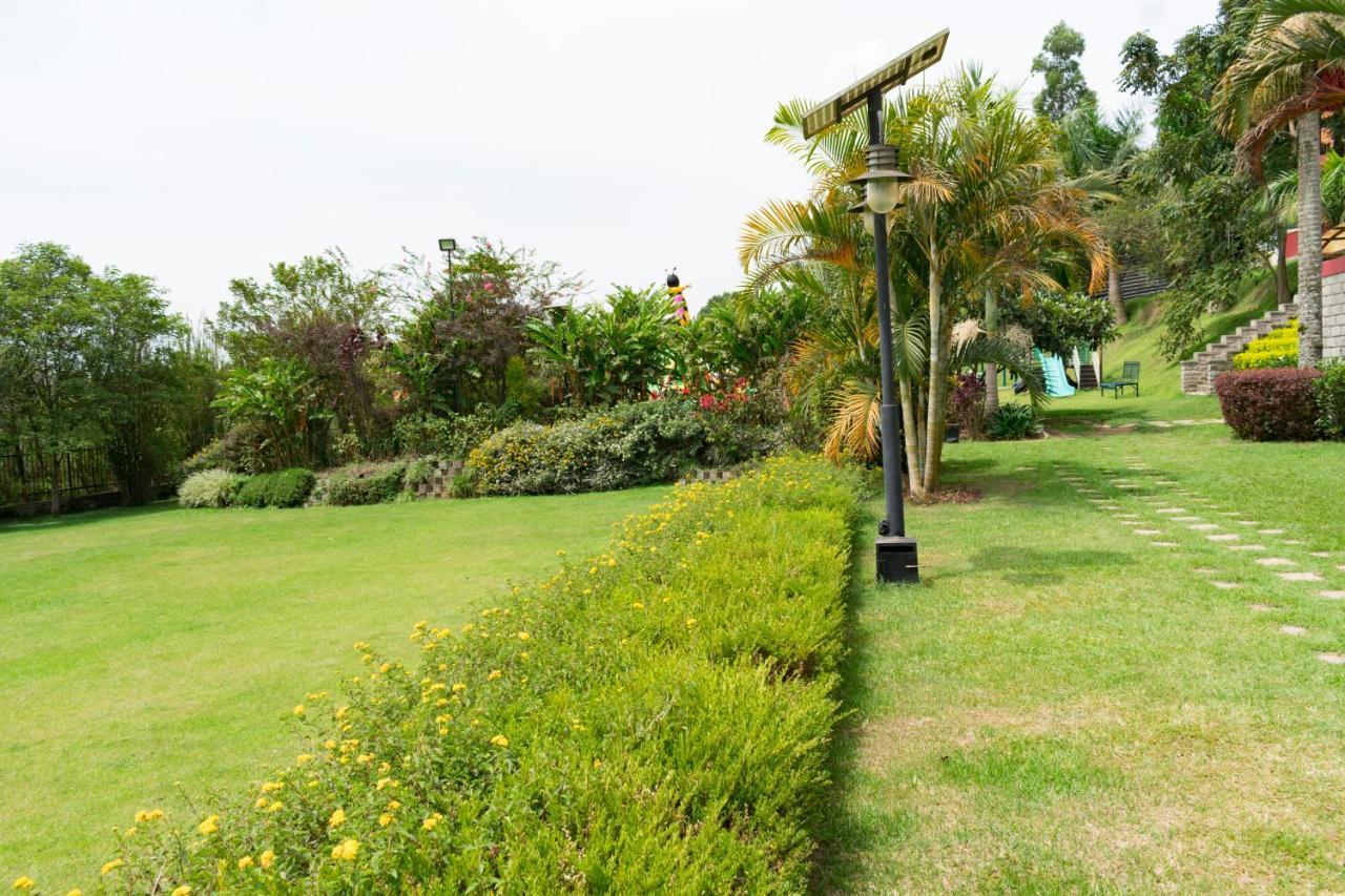 Fort Fun City Hotel Fort Portal ภายนอก รูปภาพ