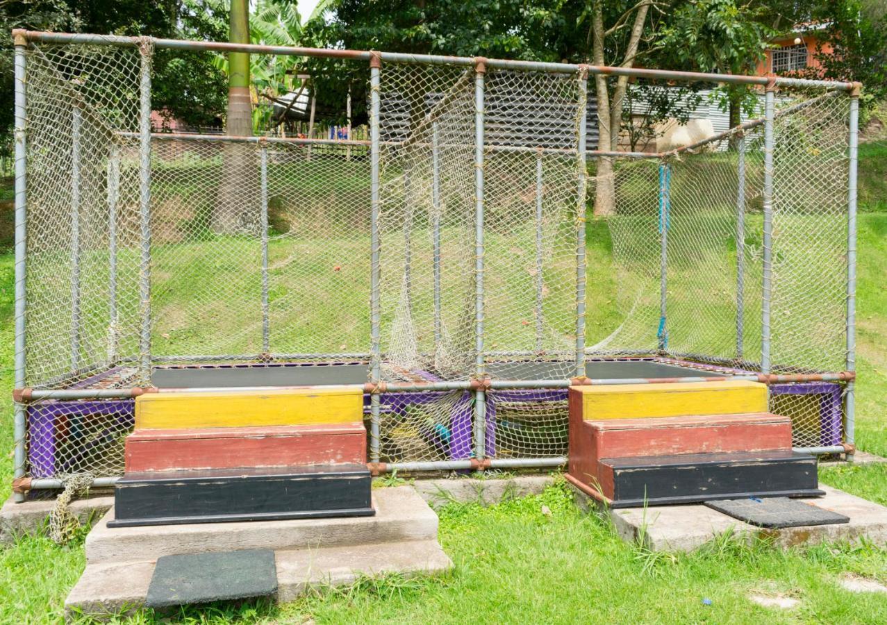 Fort Fun City Hotel Fort Portal ภายนอก รูปภาพ